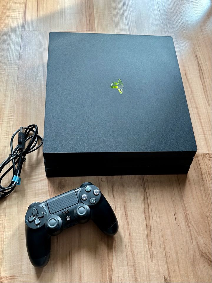 PS4 Pro PlayStation 4 Pro 1TB + OVP + Controller in Bonn