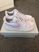 Nike Air Airforce 1 Sneaker lila Damen flieder Schnürschuh 39 Düsseldorf - Benrath Vorschau