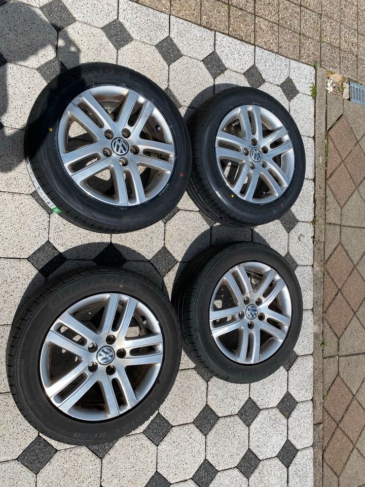 VW Golf Räder mit 2 neuen Reifen in Villingen-Schwenningen