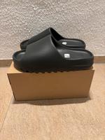 Yeezy Slide Onyx 44,5 /US10 Niedersachsen - Osnabrück Vorschau