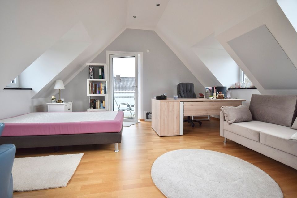 exclusiv ausgestattete Doppelhaushälfte • 230qm Wohnfläche • diverse Bau-Restarbeiten • bezugsfertig in Regensburg