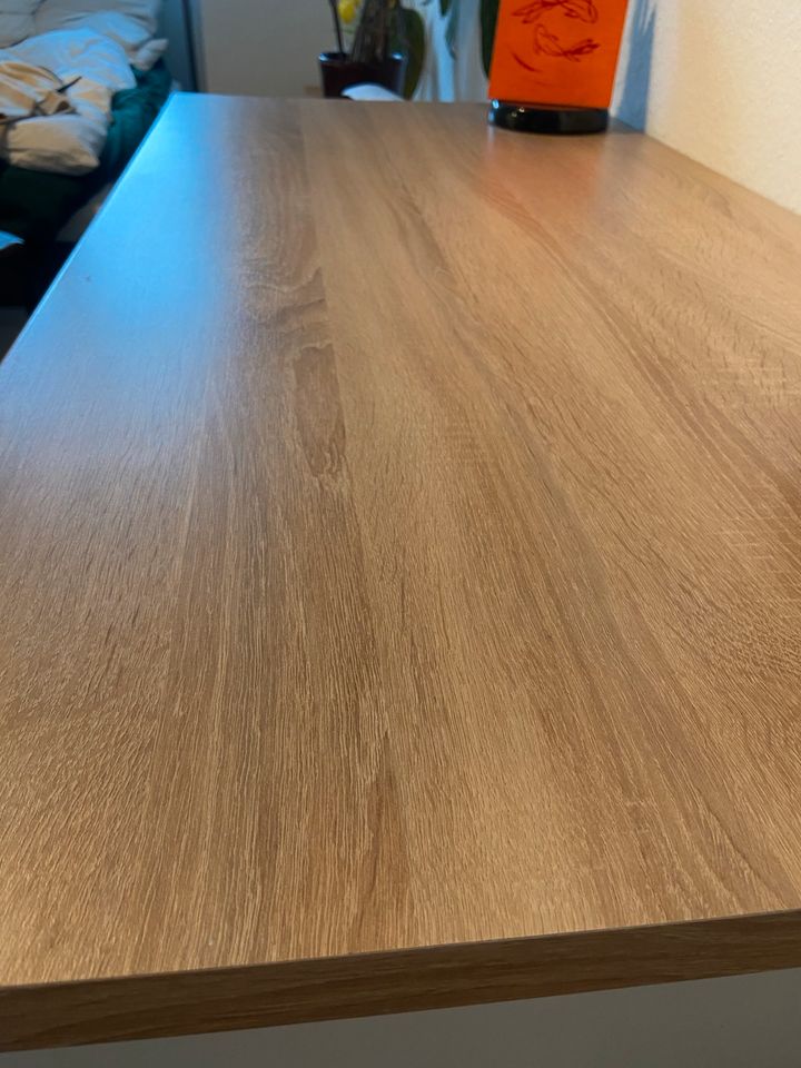 Schreibtisch Holzplatte mit weißen Beinen in Essen