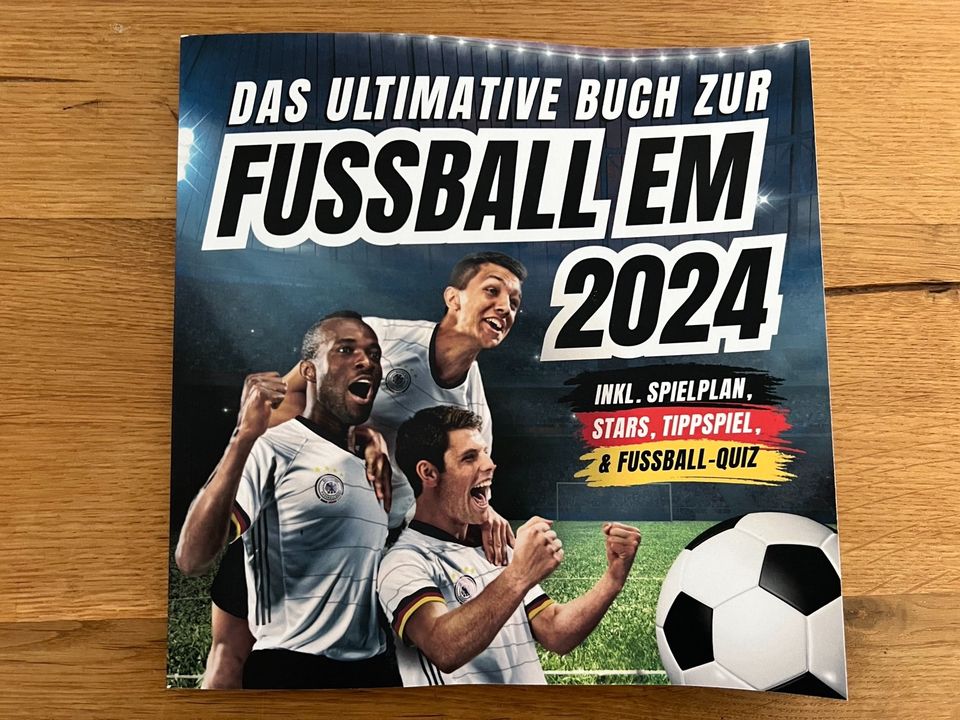 Das ultimative Buch zur Fußball EM 2024 inkl Versand in Gaggenau