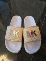 Michael Kors Badeschuhe Gr. 36  Sandalen Pantolette Baden-Württemberg - Sternenfels Vorschau