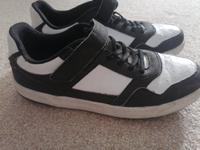 Sportschuhe Gr. 40 Victory Hallenschuhe Schuhe Schwarz Fußball Brandenburg - Eggersdorf Vorschau