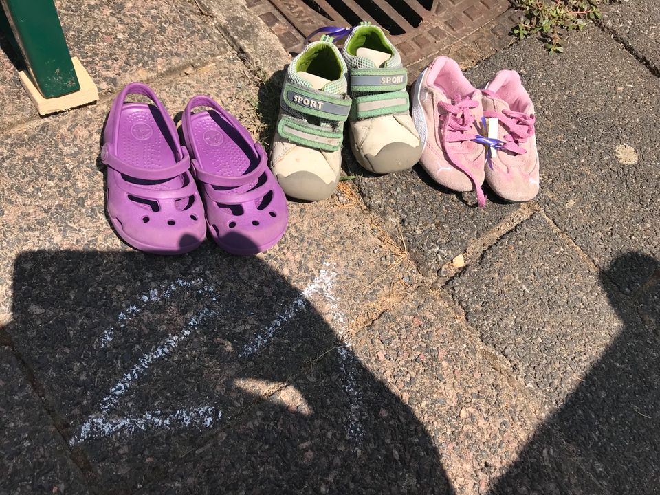 Crocs Schuhe Turnschuhe Gr 21 in Frankfurt am Main