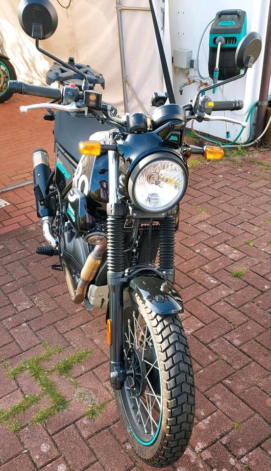 Royal Enfield Scram 411, Sondermodell Silver Spirit in Lachendorf