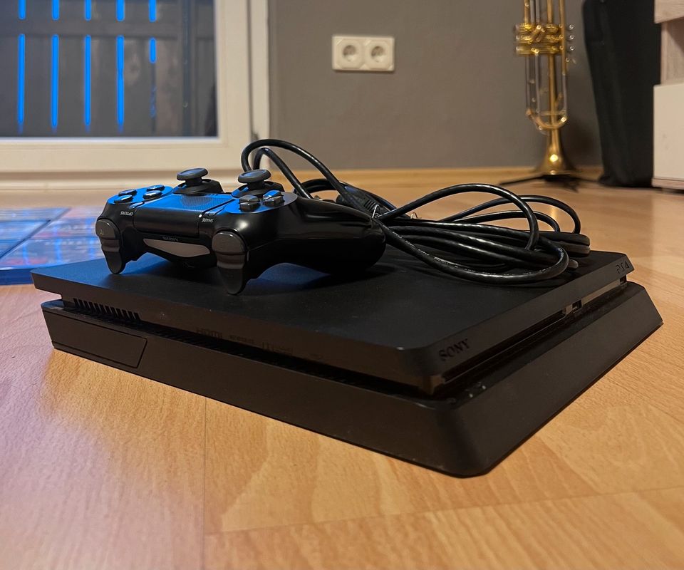 Playstation 4 Slim - 1TB - 1 Controller in Dornburg