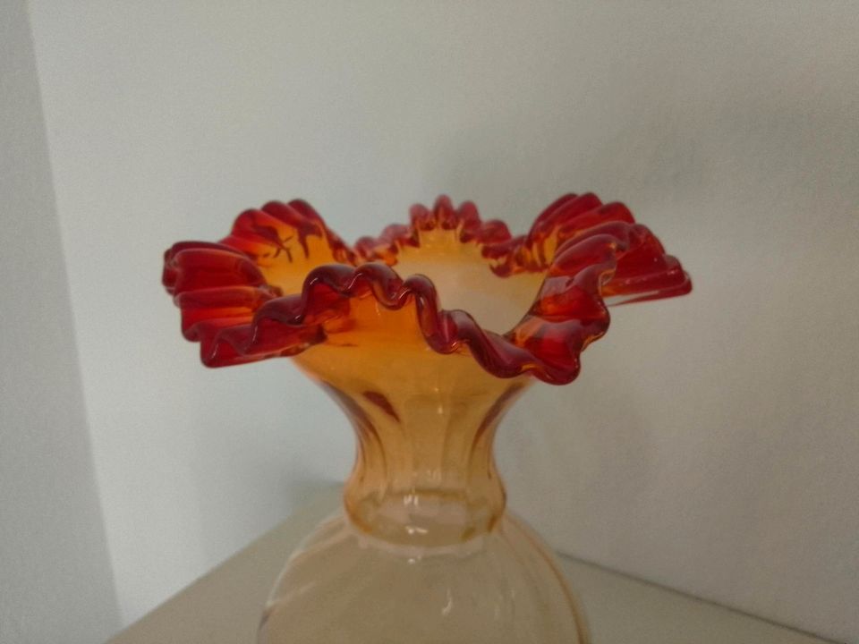 Vintage Glas Vase Amberina Rüschenrand Cadmium in Hamburg