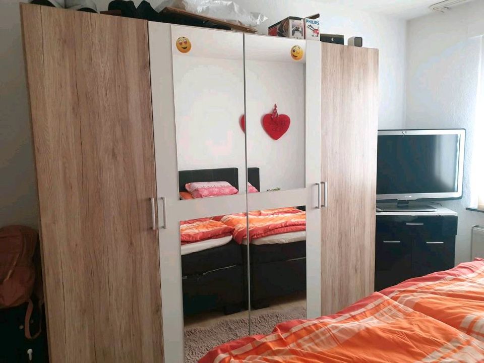 Kleiderschrank+Bett+2 Nachtkonsolen in Gelsenkirchen