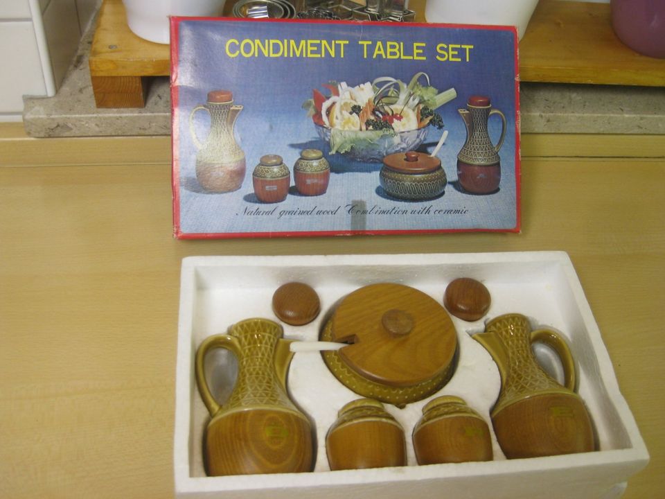 Tafel Set Essig und Öl Salz ,Pfeffer, und Schale in Maselheim