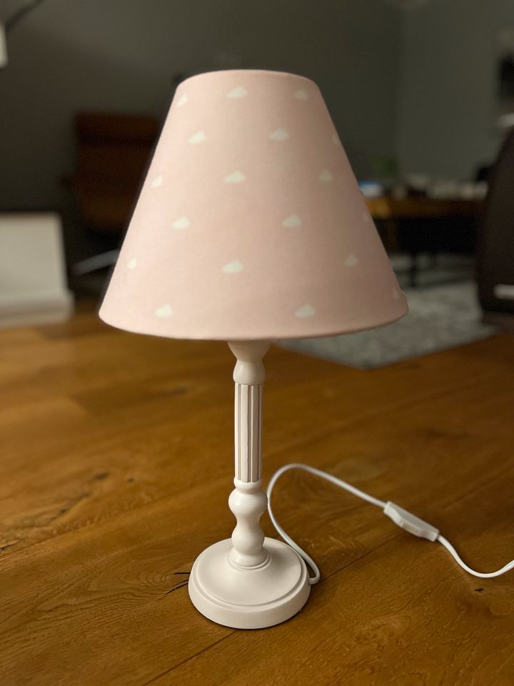 Zara Home Nachttischlampe und Bilderrahmen Wolke rosa/weiß in Nassenfels