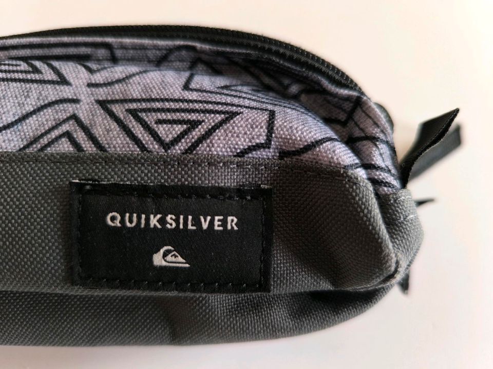 Federmäppchen mit 2 Taschen von Quicksilver in Berlin