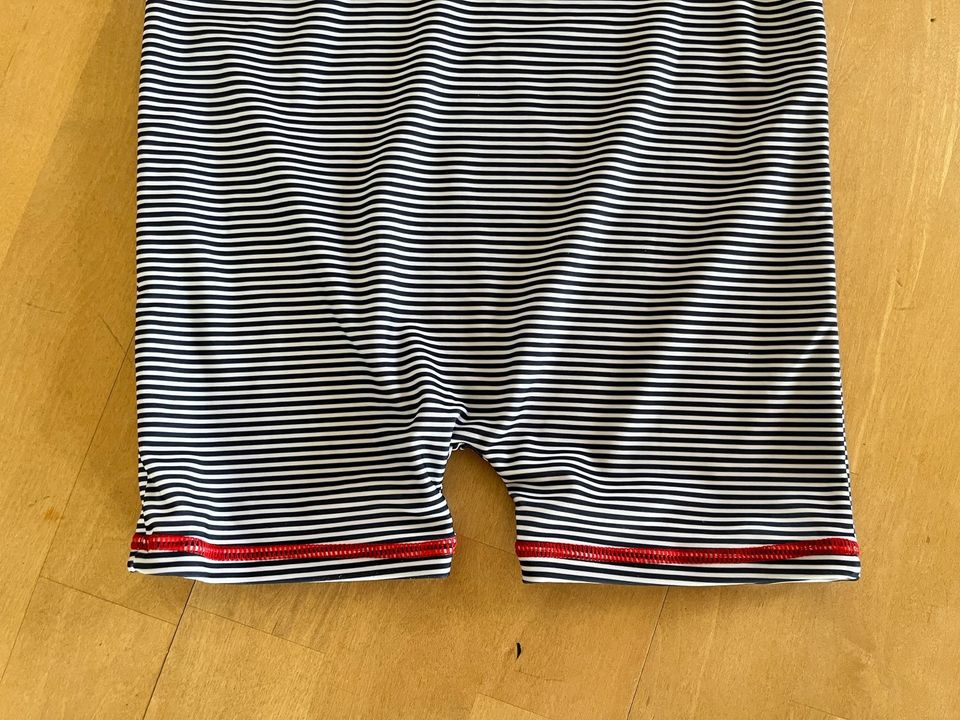 Steiff UV-Anzug Badeanzug dunkelblau/weiß/rot Gr.122 w NEU! in Göppingen