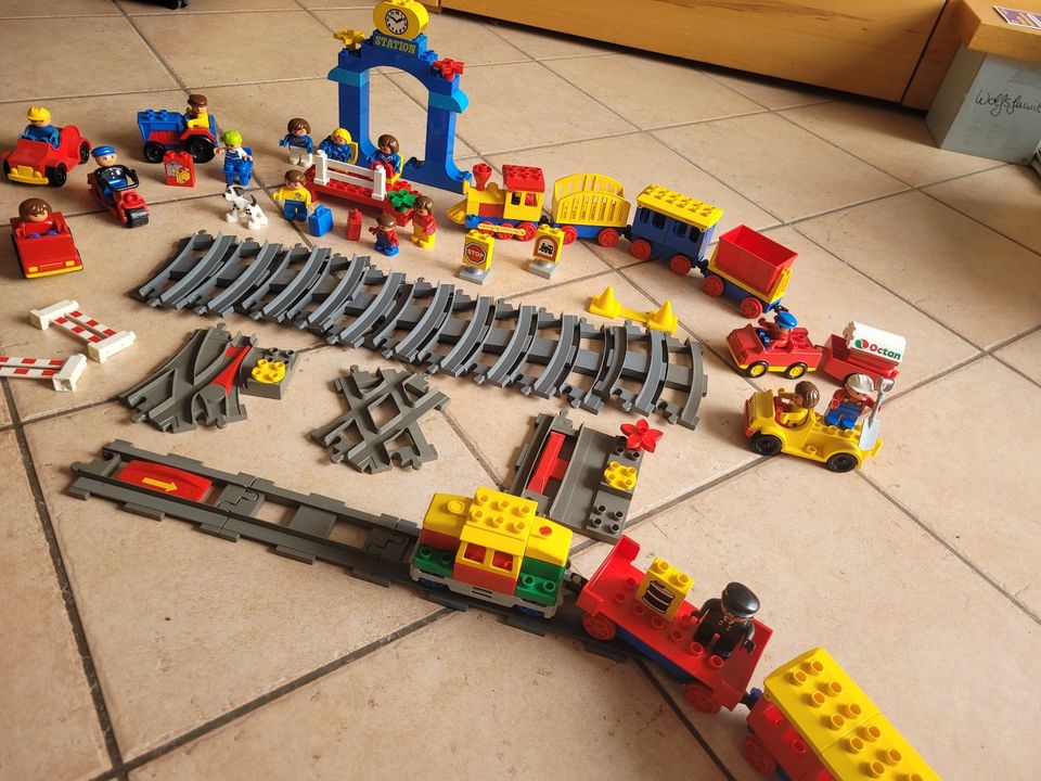 Lego Duplo elektr. Eisenbahn mit viel Zubehör in Stolberg (Rhld)