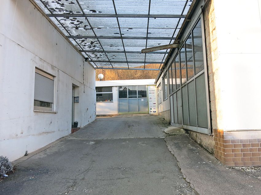EFH mit Werkstatthallen in Contwig: 180 m2 Wfl., über 400 m2 gewerbliche Nutzfläche. in Contwig