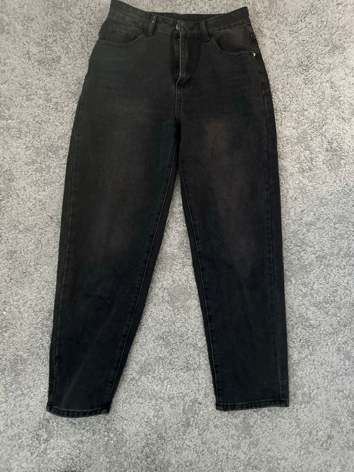 Mom-Jeans Größe S in schwarz und blau in Sandhausen