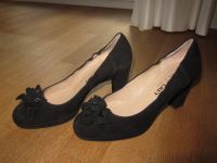 Tolle Wildleder Pumps Marke John Grey schwarz Gr. 38 Kr. München - Planegg Vorschau