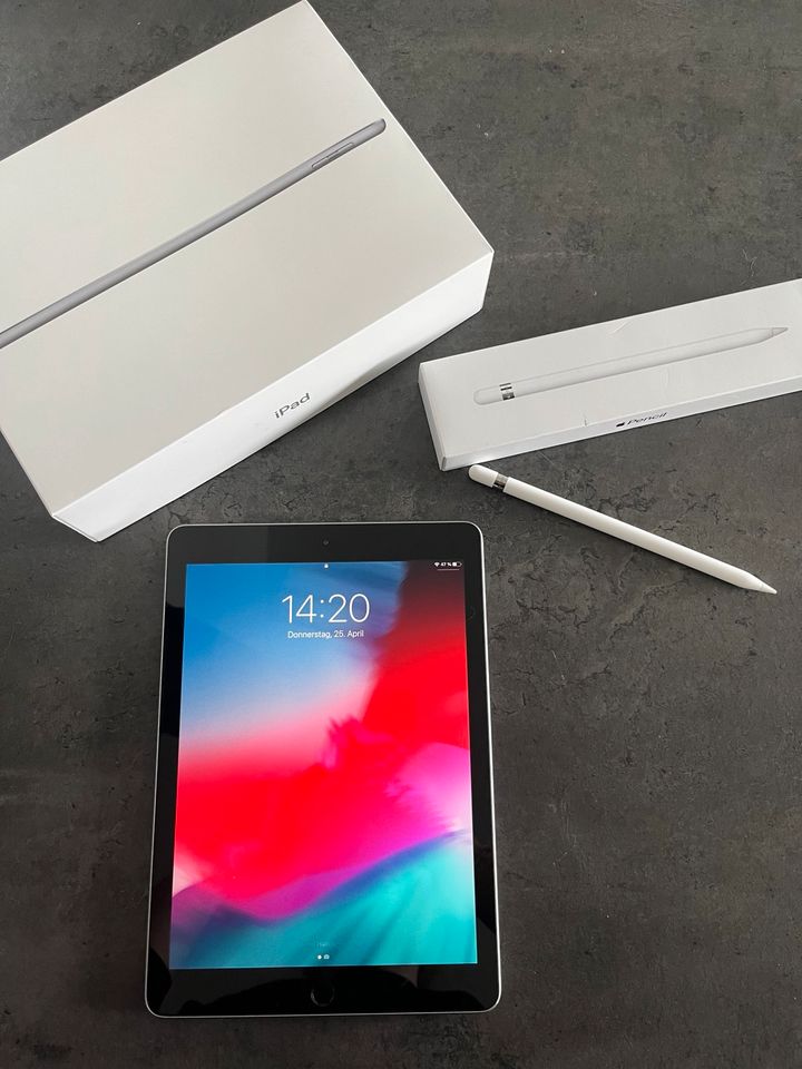 Apple iPad 6th Generation 2018 32 GB mit Apple Pencil in Hamburg