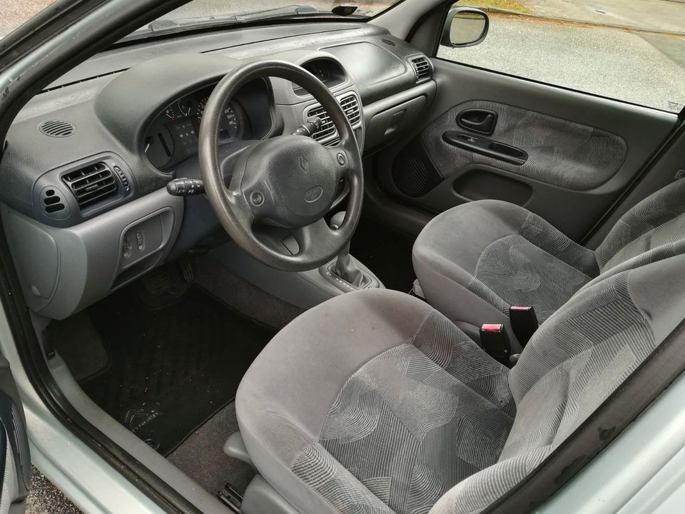 Renault Clio1.4 16V,AutomatikGetriebe,TÜV 5.2026,Klima in Bargteheide