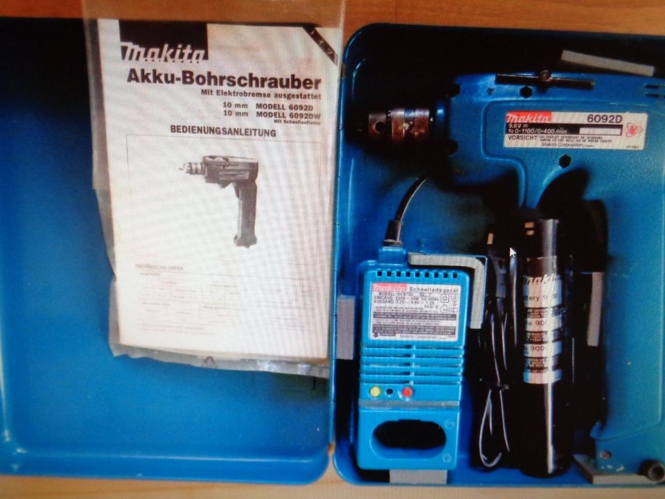 MAKITA  Akku- Bohrschrauber 6092 D, mit Ladegerät, Metallkoffer in Usingen
