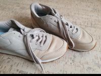 Reebok Classic Gr. 39 beige mit Leder Sneaker Turnschuh München - Schwabing-Freimann Vorschau