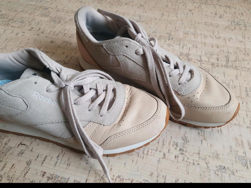 Reebok Classic Gr. 39 beige mit Leder Sneaker Turnschuh in München