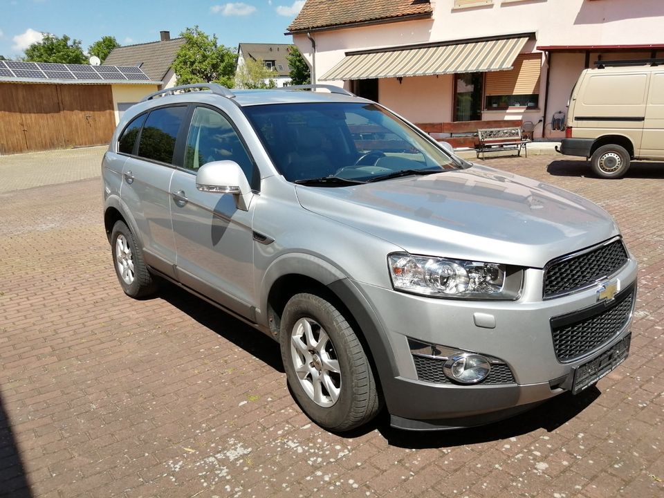 Chevrolet Captiva 2.2 D Autom. 4WD 7 Sitzer Bj 2011 135KW DEFEKT in Zirndorf