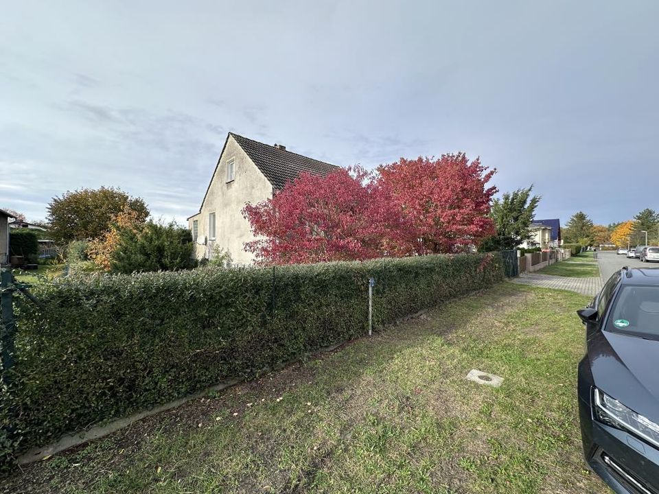 Einfamilienhaus mit großem Grundstück und Garage in Velten