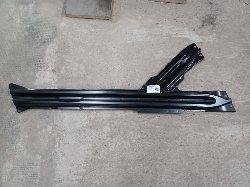 VW Golf 5 Plus Aufprallträger Tür Türstrebe vorne links 5M0831505 in Lüdenscheid