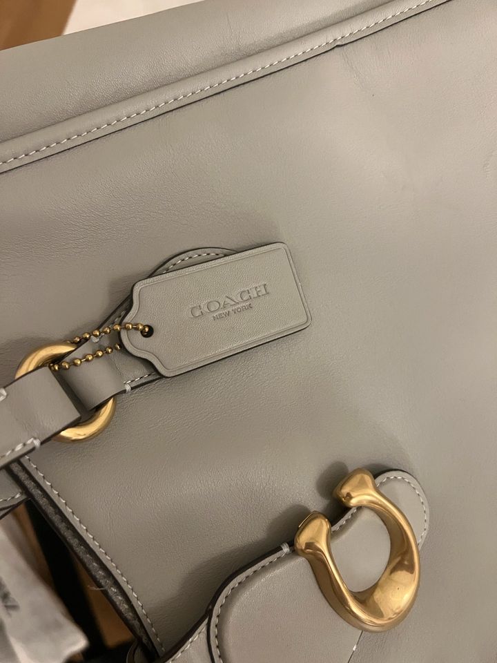 Coach Theo Tote in grau in München