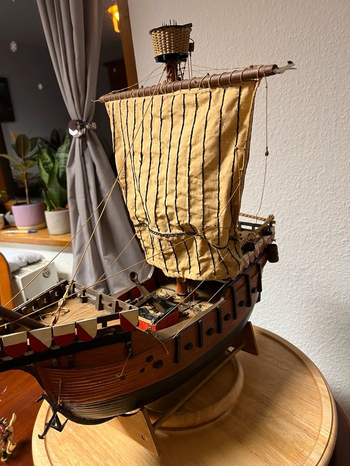 Modell schiff mit Kanon Werfer in Esslingen