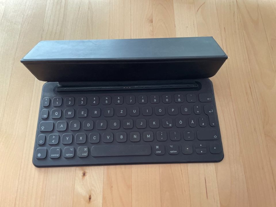 Apple iPad 9.7 Smart Keyboard Defekt in München