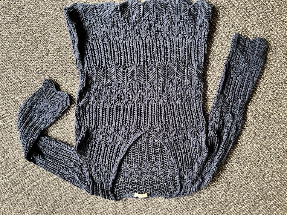 Pullover blau grobmaschig modern in Glinde