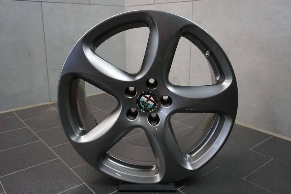 4 ORIGINAL ALUFELGEN 8,0 x 18 ET34 FÜR ALFA ROMEO STELVIO 949 156128980 MWST. ausweisbar ! in Borchen