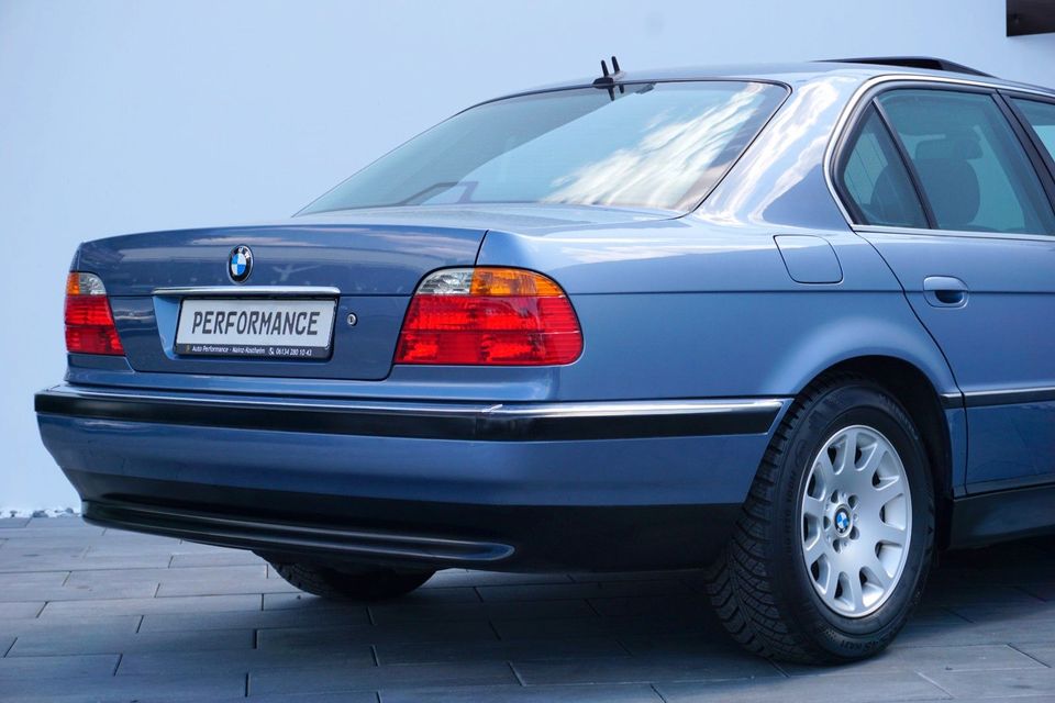 BMW 735i *V8~Luxus~Kult~Wertsteigend~Rarität~Exote* in Wiesbaden