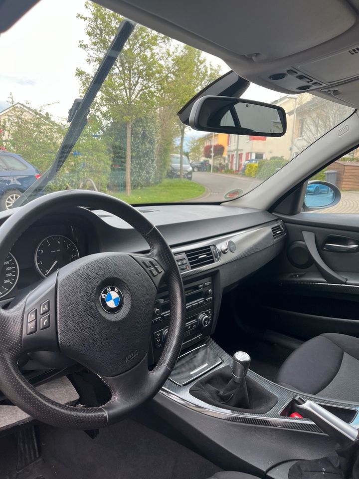 BMW 318i TÜV bis November in Bonn