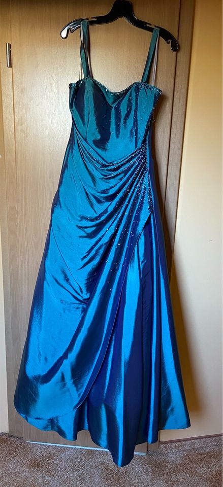 Abendkleid / Ballkleid / Abschlusskleid / Abschlussballkleid in Tharandt