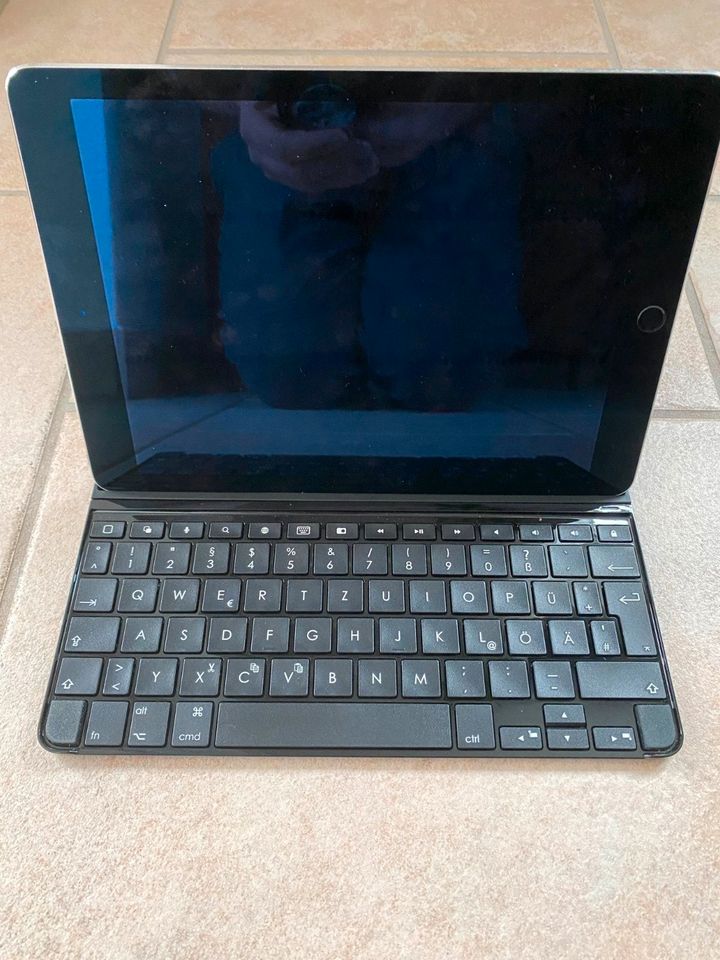 iPad Air 2 (A1566) mit 128GB inkl. Logitech Tastatur und Zubehör in St. Leon-Rot