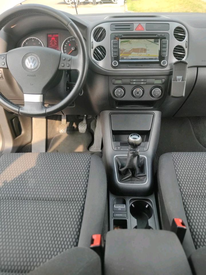 VW Tiguan Diesel mit Navigation in Bad Oldesloe