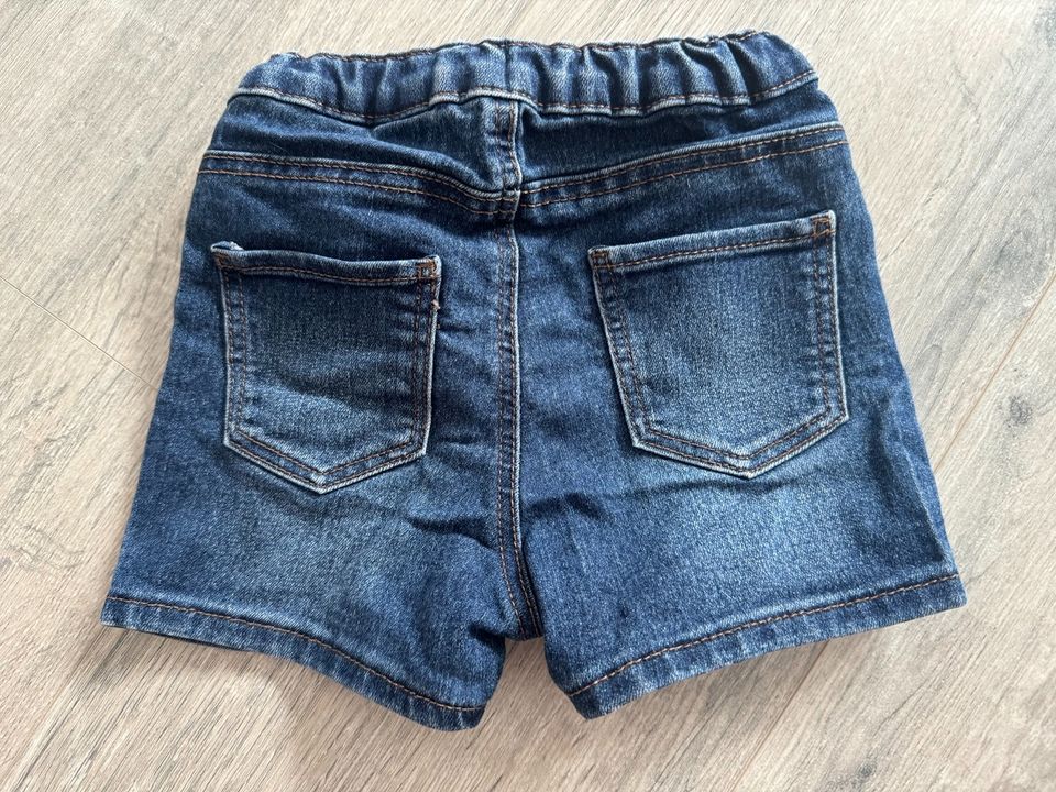 Neuwertige Jeans Shorts von H&M, Gr. 80 in Wilhelmshaven