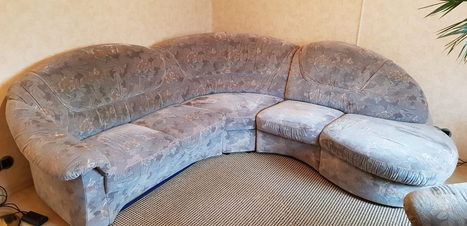 Ecksofa 240 x 240 cm mit dezentem Muster in Striegistal