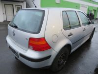 VW Golf 4 Tür silber LB7Z Rheinland-Pfalz - Andernach Vorschau