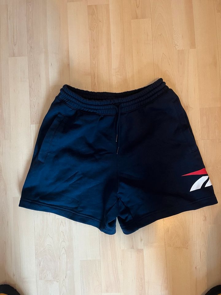 Reebok shorts / kurze Hose / Stoffhose in Dresden