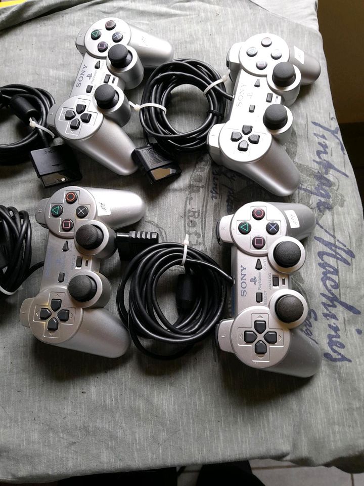 4 mal Playstation Controller in Silber in Bochum