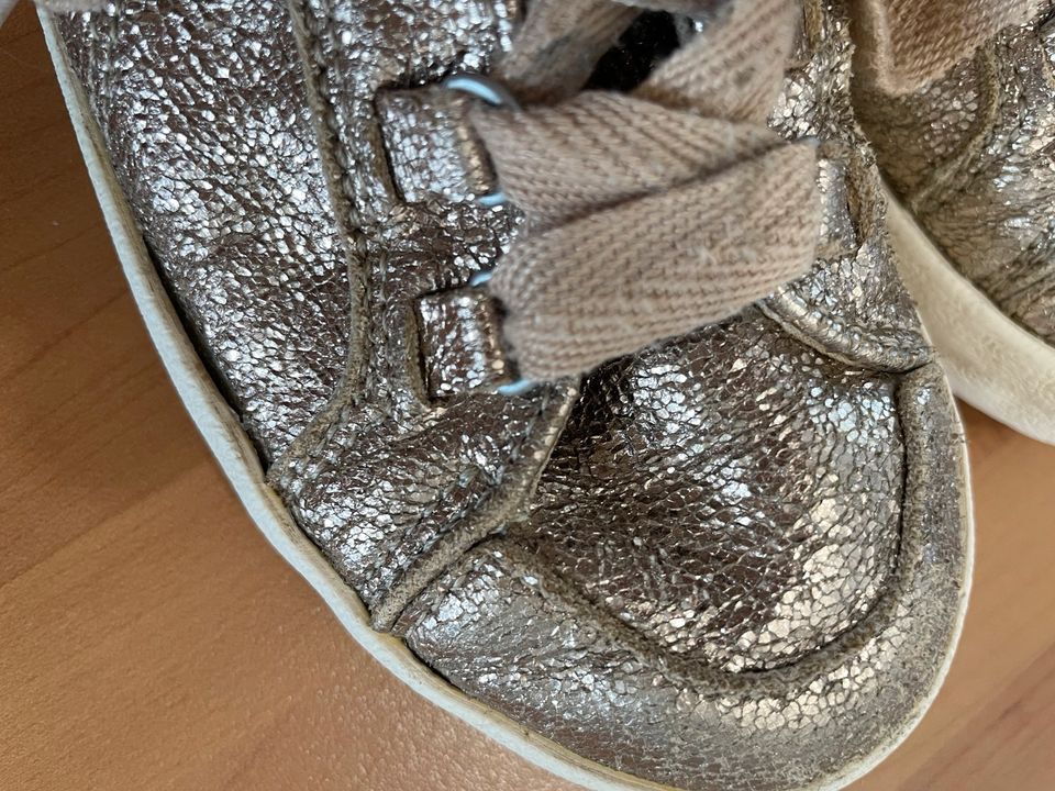 Zara Mädchen Sneaker / Halbschuhe  Gold / Glitzer Größe 29 in Darmstadt