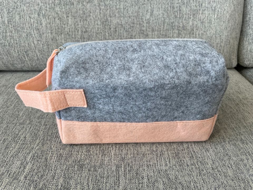 IGC Kosmetik Tasche NEU Filz Stoff Grau Baby Rosa in Bremen