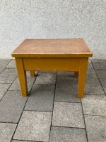 Schöner, vintage Hocker/Tisch mit Klappdeckel, 50-60er J., stabil Rheinland-Pfalz - Hackenheim Vorschau