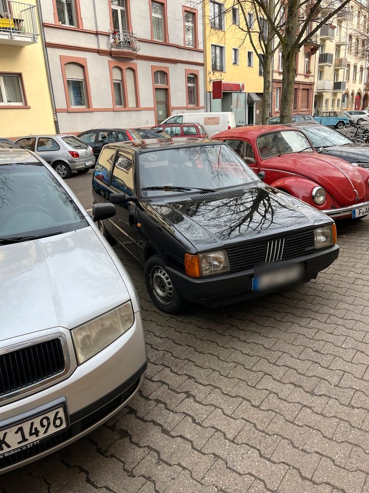 Fiat UNO zuverlässiger Oldtimer in Frankfurt am Main