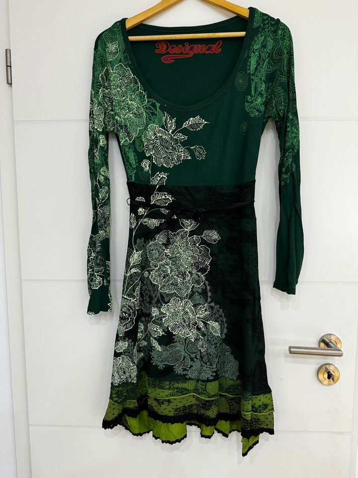 Desigual Kleid M grün in Kaarst